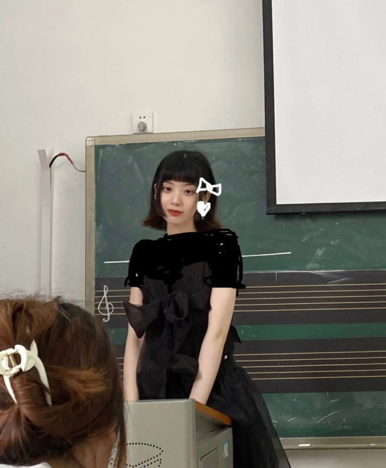 Cô giáo cấp 3 “gây sốt” MXH với 1001 trang phục đi dạy mỗi ngày, xinh như Hoa hậu - 3