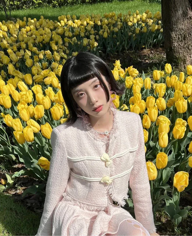 Cô giáo cấp 3 “gây sốt” MXH với 1001 trang phục đi dạy mỗi ngày, xinh như Hoa hậu - 7