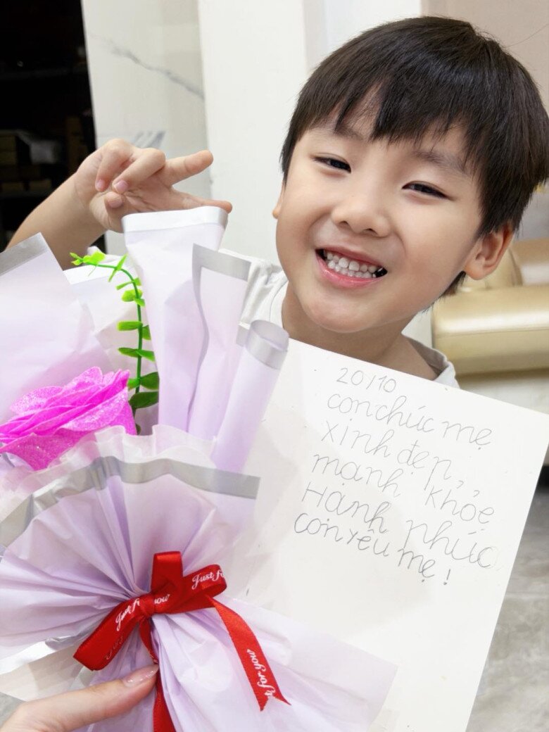 Có nhiều BĐS, xe hơi tiền tỷ, mẹ đơn thân Hòa Minzy gây bất ngờ khi cho con trai học trường công tại quê nhà Bắc Ninh - 4