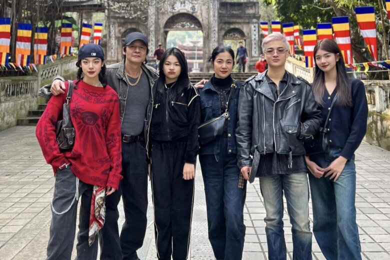 Nam diễn viên và bà xã kém tuổi có 4 con.