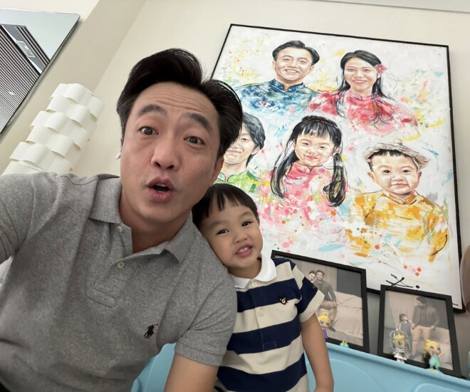 Cường Đôla khoe loạt ảnh mới với cậu con trai thứ 3, nhưng bức tranh lộ ra đằng sau mới gây chú ý - 1