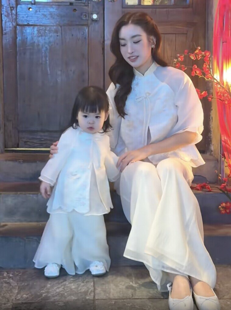 Con gái Hoa hậu Đỗ Mỹ Linh 2 tuổi hát hay, xinh xắn cười duyên, cuộc sống chuẩn tiểu thư hào môn - 6