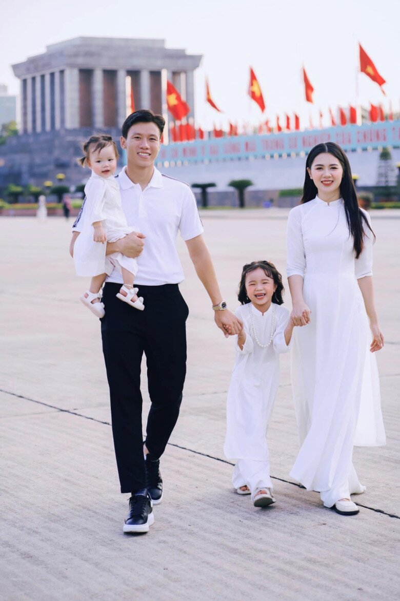 Đội trưởng tuyển Việt Nam cưới nàng Hoa khôi ĐH Vinh, sinh liên tiếp 3 con gái đặt tên theo họ Quế rất độc lạ - 4