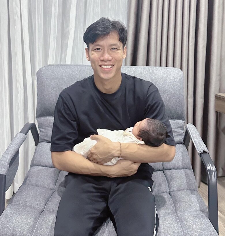 Đội trưởng tuyển Việt Nam cưới nàng Hoa khôi ĐH Vinh, sinh liên tiếp 3 con gái đặt tên theo họ Quế rất độc lạ - 3