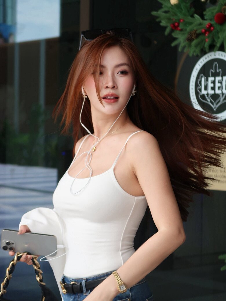 Đu trend amp;#34;trạm tỷamp;#34;, mẹ Việt 2 con khiến cộng đồng mạng bấn loạn vì quá xinh, nhìn con gái còn bất ngờ hơn - 1