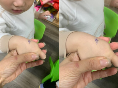 Bé trai mầm non Hải Phòng khóc nức nở vì cô giáo, ký hiệu đặc biệt trên tay đứa trẻ khiến CĐM liên tục bình luận