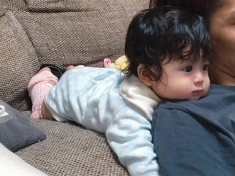 Con gái lớn lên không nét nào giống bố, da trắng tóc xoăn như trẻ Tây, vợ nói sự thật khiến chồng hoảng