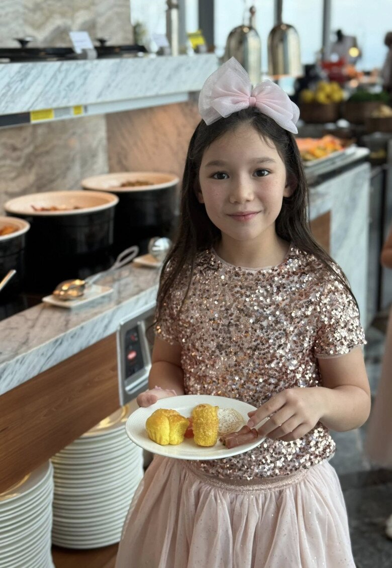 Hai con lai Tây của Hà Anh hóa trang đón Trung thu, bé gái ra dáng thiếu nữ xinh đẹp, quý tử bảnh bao giống bố - 8