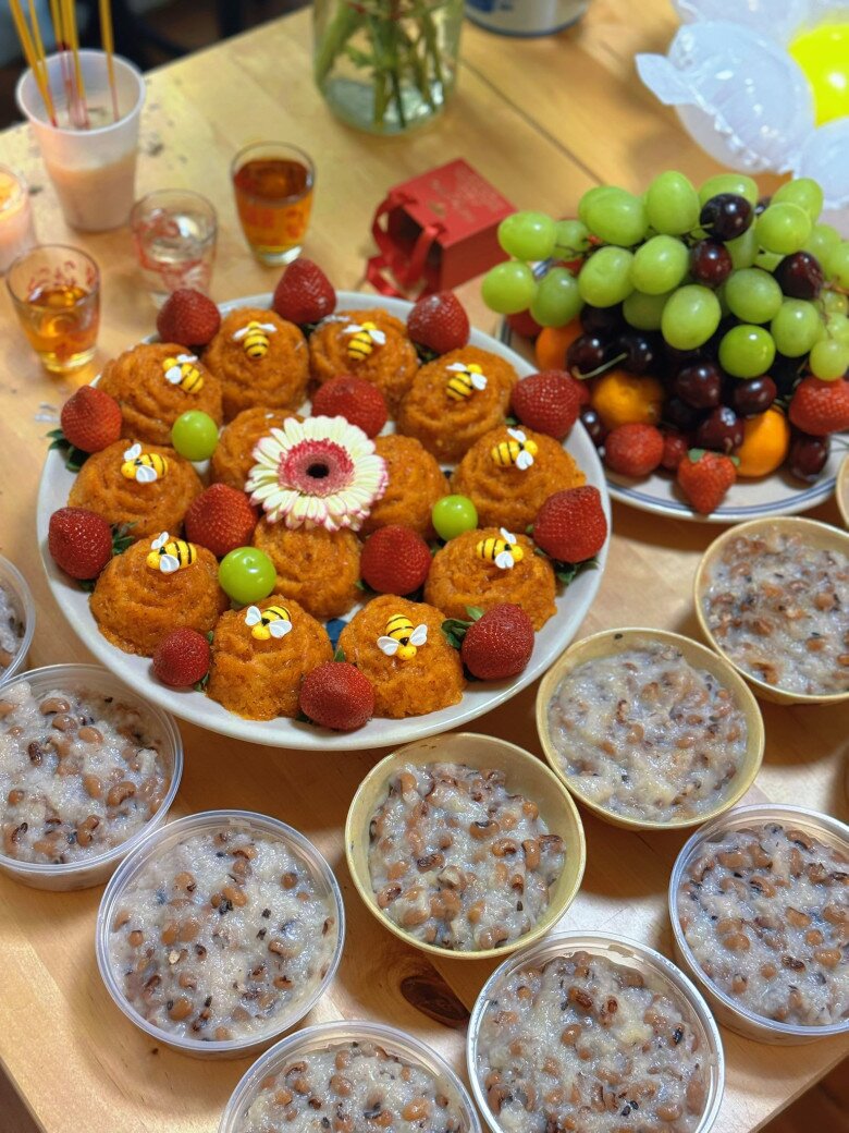 Hoa hậu “kiếm 1 tỷ trong 30 phút” làm tiệc đầy tháng cho con bên Canada, mâm cúng khác biệt hẳn ở Việt Nam - 2