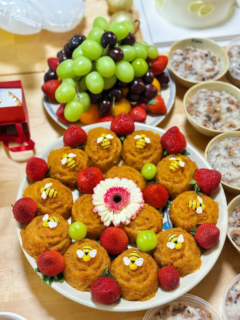 Hoa hậu “kiếm 1 tỷ trong 30 phút” làm tiệc đầy tháng cho con bên Canada, mâm cúng khác biệt hẳn ở Việt Nam - 3