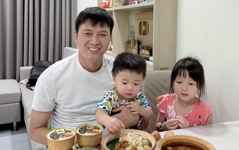 Hoãn thi sinh con cùng “ông chú” hơn 16 tuổi, nữ sinh 2K giờ làm mẹ 2 đứa trẻ, con trai giống bố, con gái hệt mẹ - 2