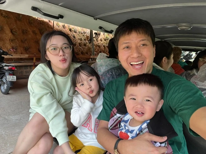 Hoãn thi sinh con cùng “ông chú” hơn 16 tuổi, nữ sinh 2K giờ làm mẹ 2 đứa trẻ, con trai giống bố, con gái hệt mẹ - 3