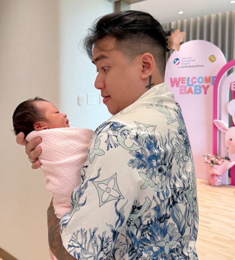 Trần Thanh Tâm có dòng chia sẻ trên trang cá nhân gây chú ý về lần đầu làm mẹ bỉm sữa.