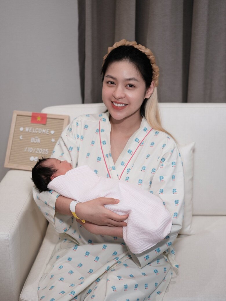 Nàng hotgirl gen Z vừa hạ sinh ái nữ đầu lòng.