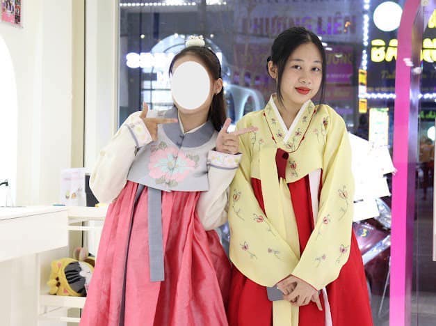 Lấy chồng đạo diễn hơn 20 tuổi, nữ diễn viên người H’rê xinh con gái đẹp hệt mẹ, đứa trẻ được đặt tên họ Lưu rất lạ - 3