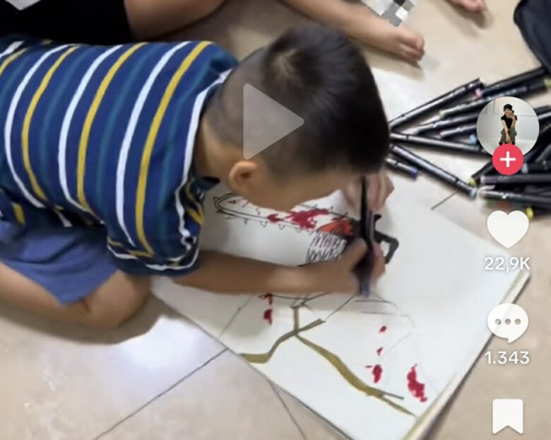 Mẹ Việt “cầu cứu” khi nhìn thấy bức tranh rùng rợn con 7 tuổi vẽ, cộng đồng mạng lên tiếng cảnh báo - 1