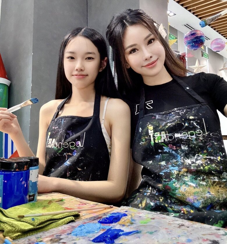 Mẹ Việt U50 trẻ như chị em với con gái 16 tuổi, cuộc sống con dâu tỷ phú sang chảnh vạn người mơ - 7