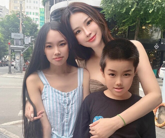 Nàng cựu siêu mẫu làm mẹ 2 con trẻ đẹp.