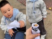 Yêu con - Đến trường đón con tan học, ông bố phát hiện bất thường ở chân con, nhìn thấy vật thể lạ trong đôi tất mà xúc động