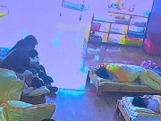 Yêu con - Camera ghi lại cảnh trẻ mẫu giáo ngủ trưa ở trường, hành động của 3 cô giáo khiến phụ huynh không nói nên lời