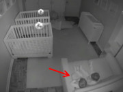 Yêu con - Cặp vợ chồng sốc khi xem đoạn camera vào lúc nửa đêm, 2 con sinh đôi trốn ngủ làm loạt hành động khó hiểu