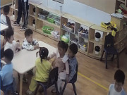 Yêu con - Con trai đi học mẫu giáo bị cô “mắng vốn” hay làm phiền bạn học, mẹ tá hoả khi thấy hành động bé làm