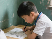 Yêu con - Vẽ tranh đề tài “một ngày của em”, bé học sinh khiến cô giáo bật khóc ngay sau khi nhìn thấy nội dung
