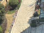 Yêu con - Bãi đỗ xe ở một trường mầm non gây xôn xao MXH, nhìn loạt “siêu xe” của trẻ hiểu ngay cách phụ huynh dạy con