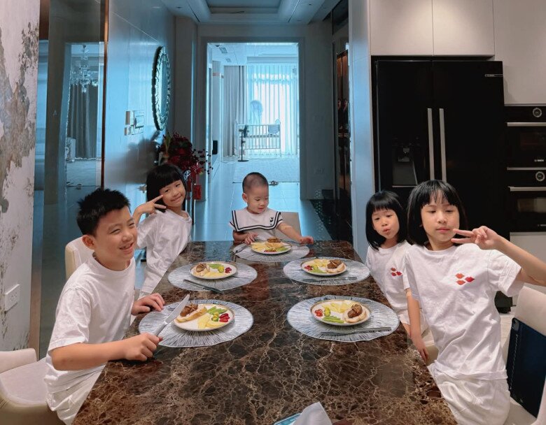 Mỹ nhân Hà Nội 9 năm đẻ liên tiếp 6 con dù mắc bệnh khó sinh, cuối cùng 37 tuổi làm mẹ đơn thân đẹp mơn mởn - 2