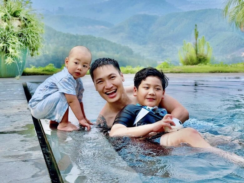 3 con Mạnh Trường có nhan sắc cực phẩm giống bố.