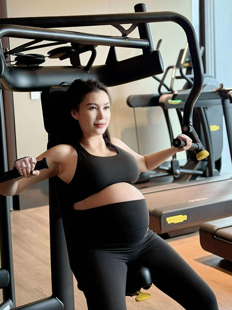 Người đẹp TP.HCM 36 tuổi làm mẹ 7 con nõn nà, ra đường chồng phải dặn amp;#34;Coi chừng người ta nghĩ em chưa chồngamp;#34; - 6