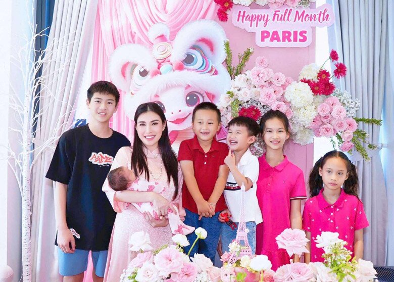 Người đẹp TP.HCM 36 tuổi làm mẹ 7 con nõn nà, ra đường chồng phải dặn amp;#34;Coi chừng người ta nghĩ em chưa chồngamp;#34; - 4