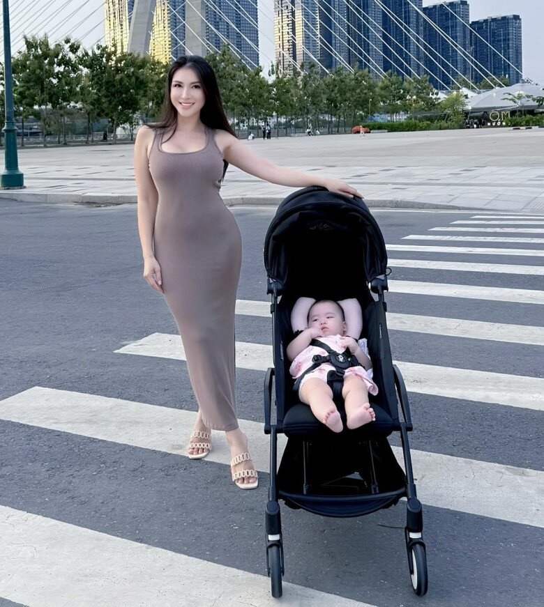 Người đẹp TP.HCM 36 tuổi làm mẹ 7 con nõn nà, ra đường chồng phải dặn amp;#34;Coi chừng người ta nghĩ em chưa chồngamp;#34; - 11