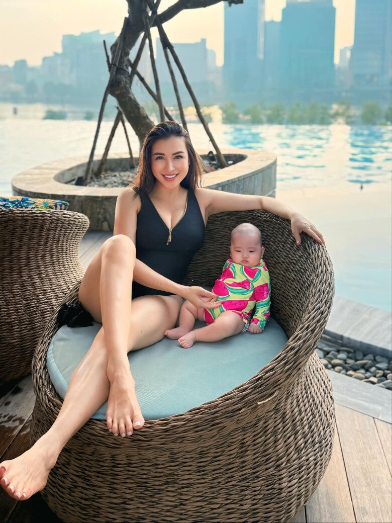 Người đẹp TP.HCM 36 tuổi làm mẹ 7 con nõn nà, ra đường chồng phải dặn amp;#34;Coi chừng người ta nghĩ em chưa chồngamp;#34; - 10