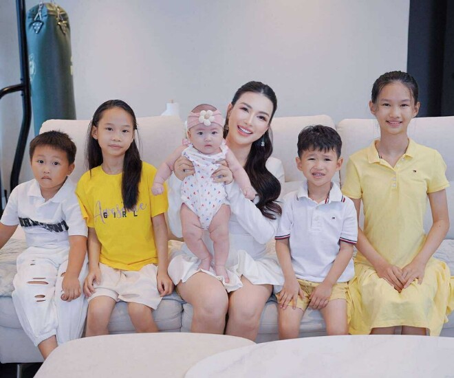 Người đẹp TP.HCM 36 tuổi làm mẹ 7 con nõn nà, ra đường chồng phải dặn amp;#34;Coi chừng người ta nghĩ em chưa chồngamp;#34; - 1