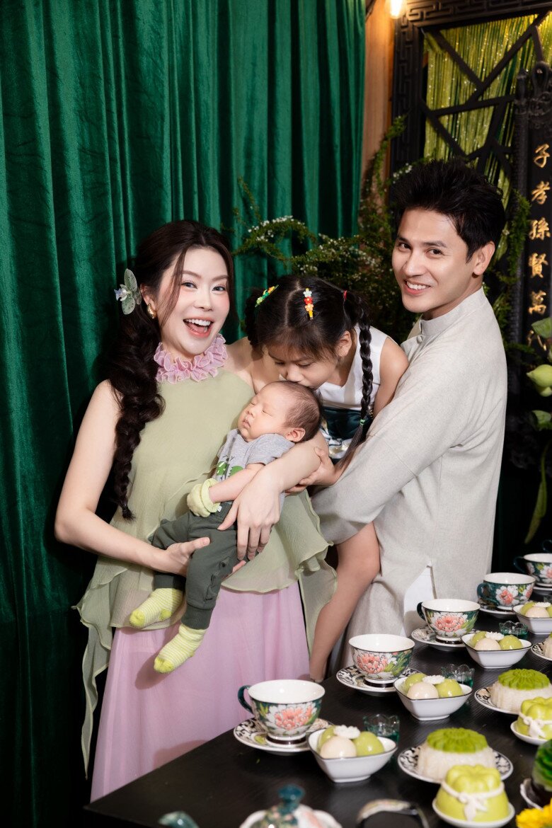 Nữ diễn viên sinh con thứ 2 với đồng nghiệp, làm mâm cúng đầy tháng cho quý tử tuyệt đẹp, hơn nhiều sao Việt - 8