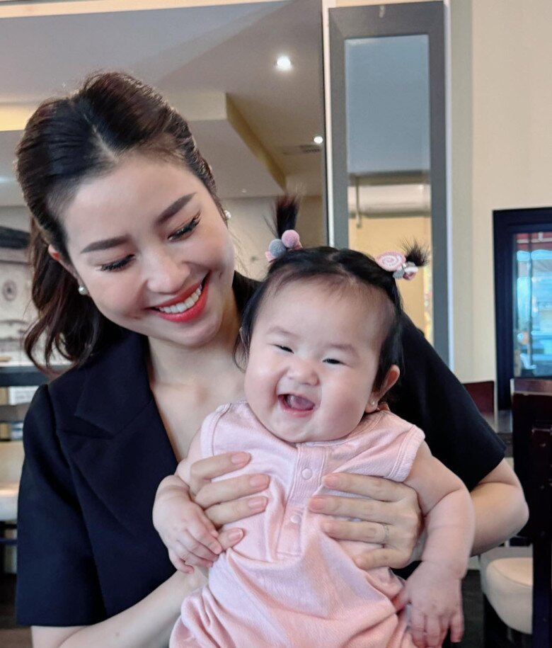 Hotgirl TVHK Việt rời cabin máy bay sang Úc làm mẹ, đẻ liên tiếp 2 con vẫn đẹp mơn mởn, được khuyên đi thi Hoa hậu - 7