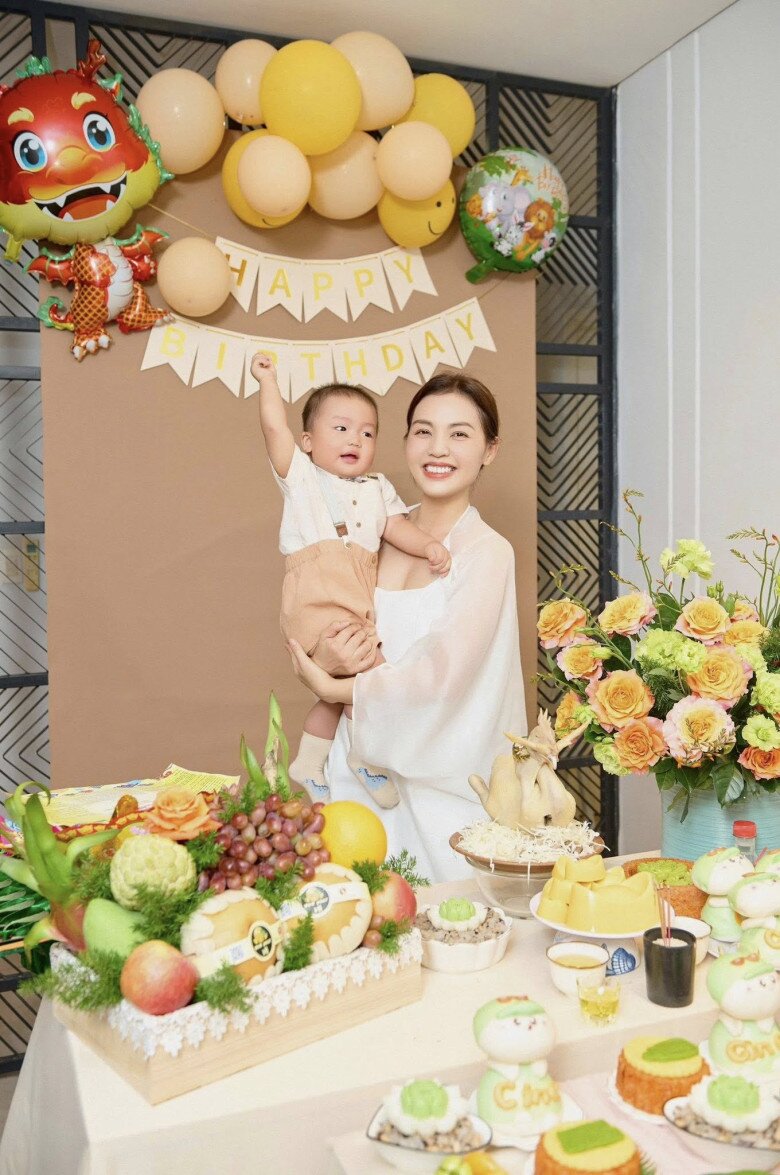 Vợ ca sĩ sinh quý tử, diễn viên Quang Tuấn “Địa đạo” làm tiệc thôi nôi cho con hoành tráng, mâm cúng hút mắt - 9