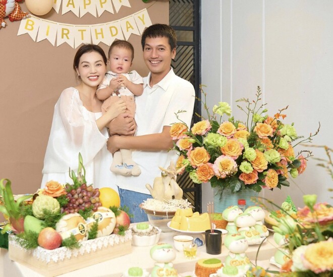 Vợ ca sĩ sinh quý tử, diễn viên Quang Tuấn “Địa đạo” làm tiệc thôi nôi cho con hoành tráng, mâm cúng hút mắt - 1
