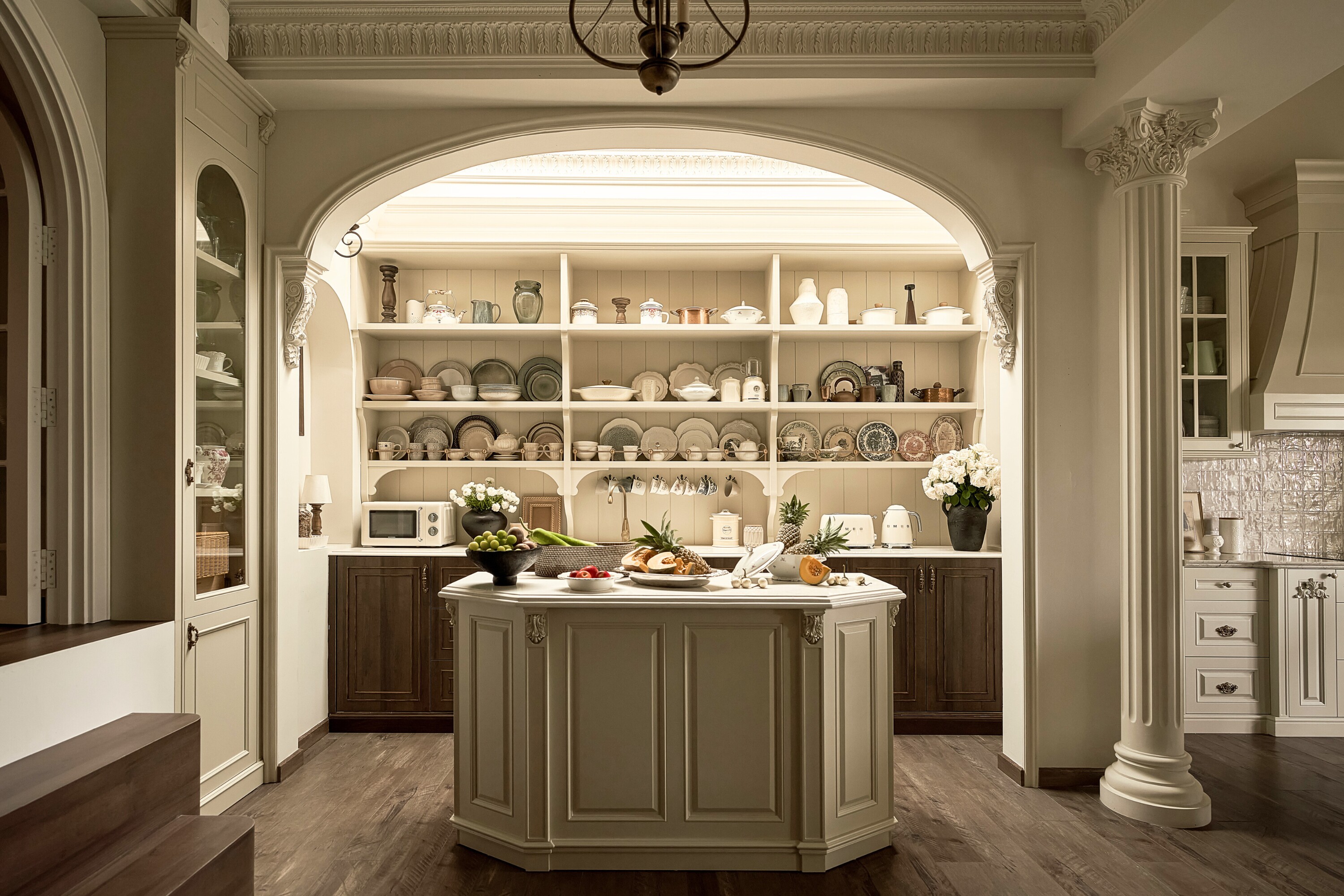 Vợ chồng Hà Nội tiết kiệm tiền xây căn biệt thự tựa Châu Âu thu nhỏ, phủ màu trắng sang trọng, đẹp hút mắt - 1