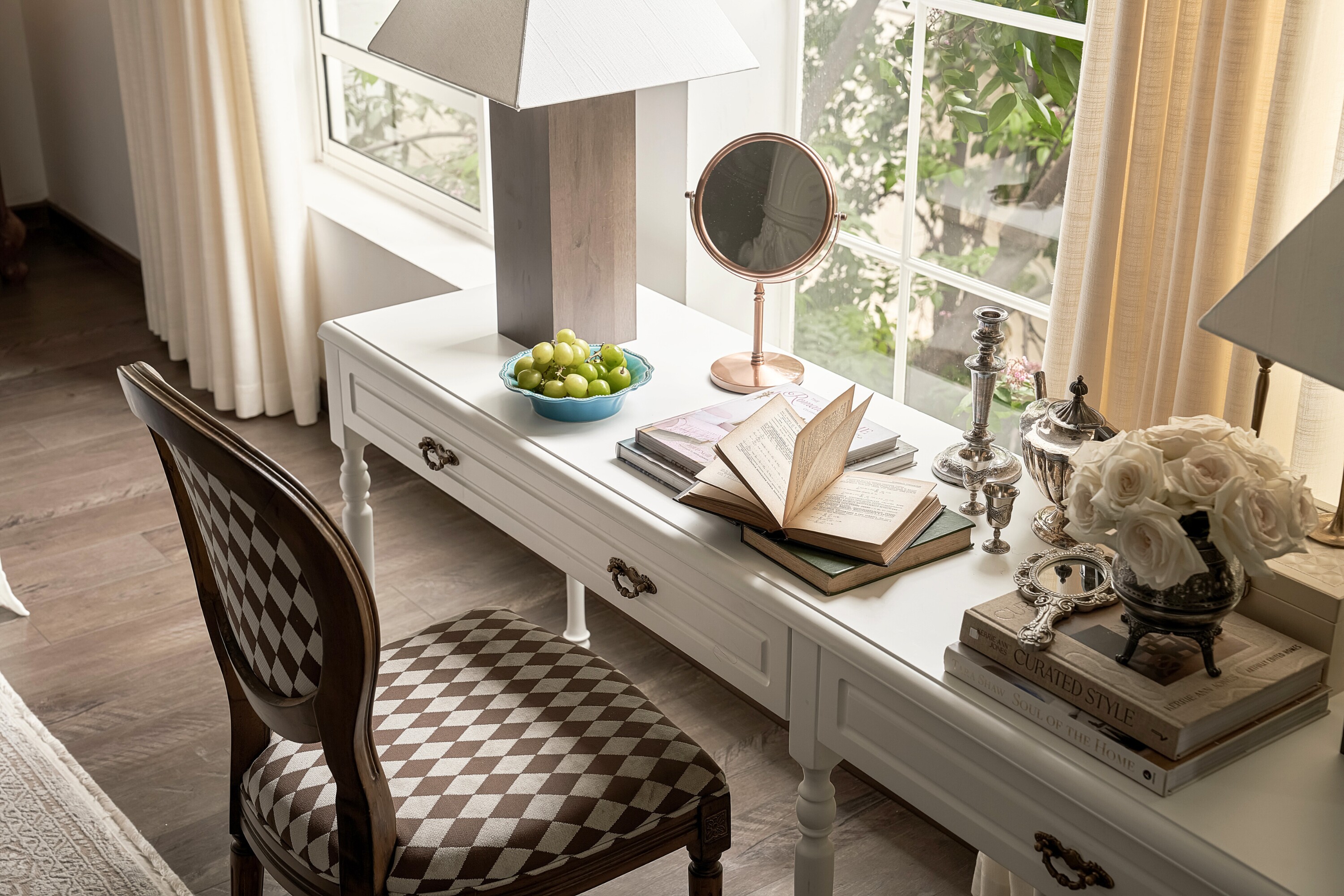 Vợ chồng Hà Nội tiết kiệm tiền xây căn biệt thự tựa Châu Âu thu nhỏ, phủ màu trắng sang trọng, đẹp hút mắt - 2