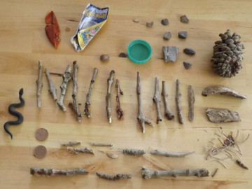 Mang đồ đi giặt, ông bố giật mình phát hiện trong túi áo con trai có loạt món đồ kỳ lạ, sự thật khiến nhiều người suy ngẫm