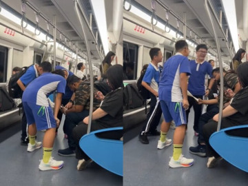 MXH xôn xao bức ảnh nhóm nam học sinh trên tàu điện có hành động không ngờ với người đàn ông ngoại quốc