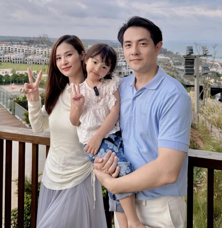 Ái nữ nhà Đông Nhi vừa giỏi vừa xinh xắn.