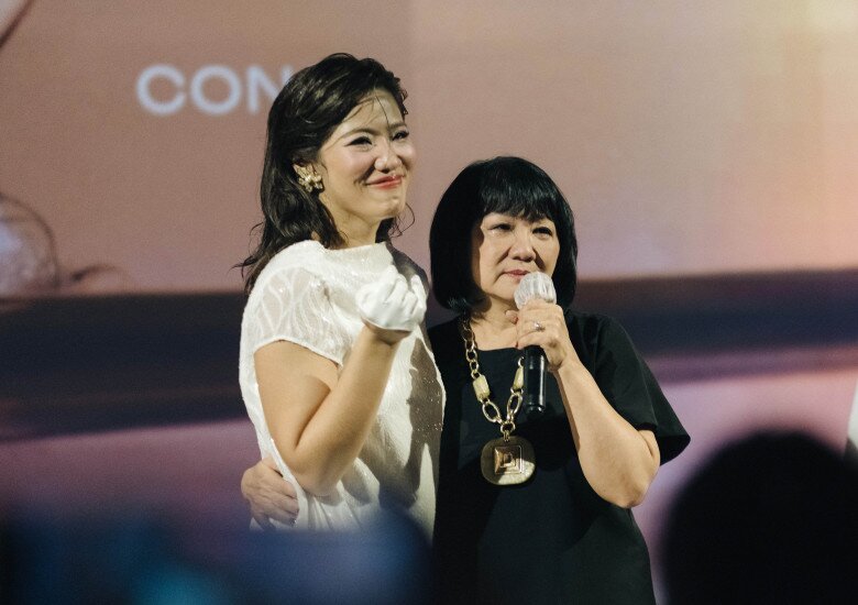 Nữ danh ca khóc, xúc động khi biết con gái tự vượt qua trầm cảm bằng nhiều cách.