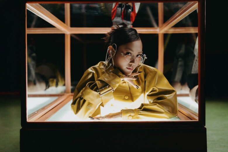 Album khai thác khía cạnh cảm xúc lẫn khả năng hát, nhảy, rap của Mai Phương.