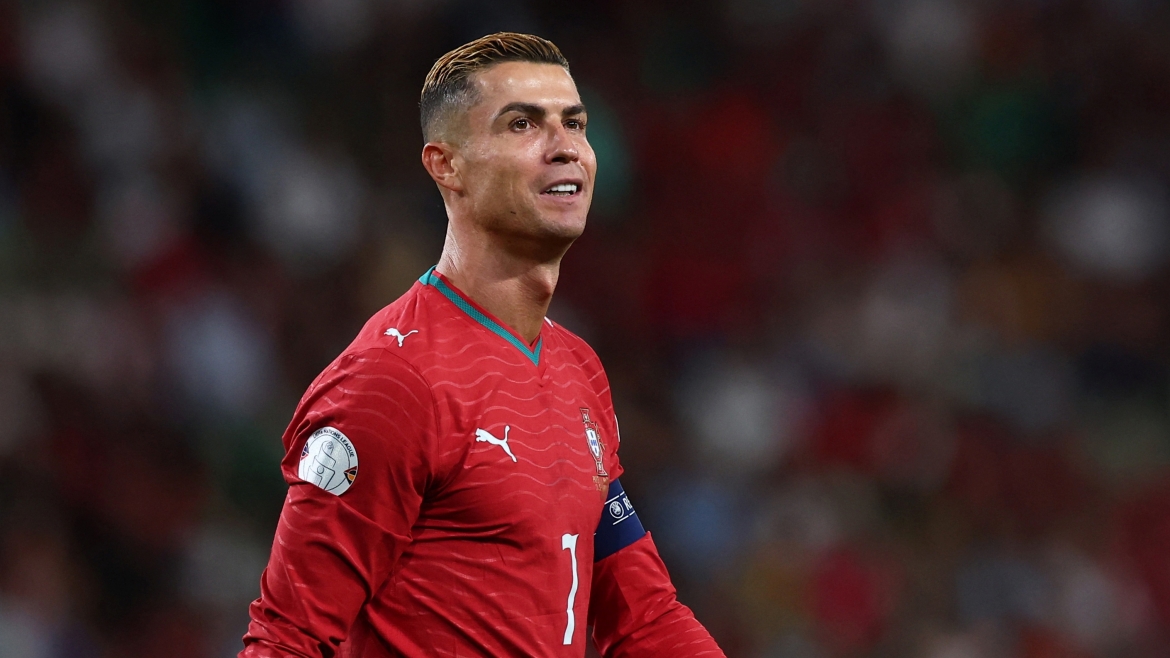 Ronaldo rời trại tập trung đội tuyển Bồ Đào Nha trước trận gặp Đan Mạch  (Ảnh: Reuters).