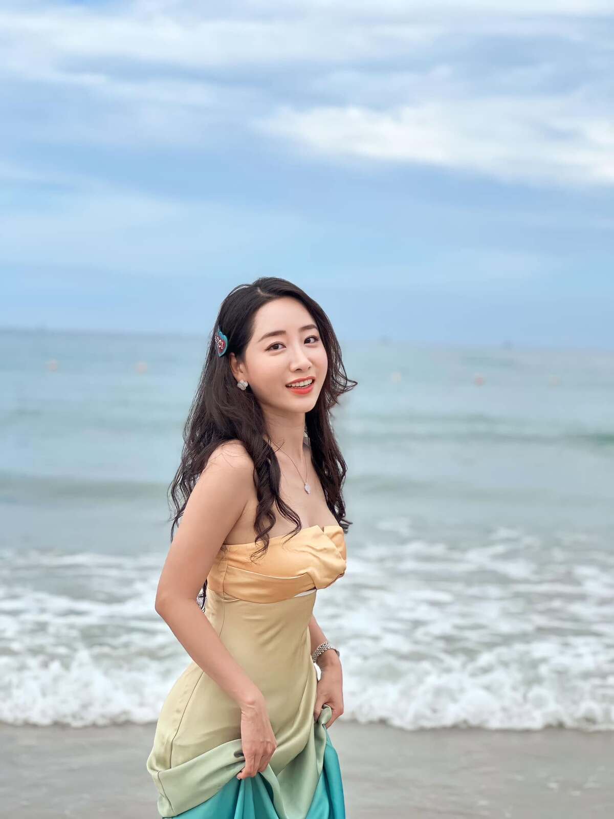 Thùy Anh bảo vệ quan điểm thà đẹp nhân tạo còn hơn xấu tự nhiên.