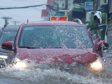 Sai lầm 'chết người' khi cố lái ôtô qua vùng ngập nước