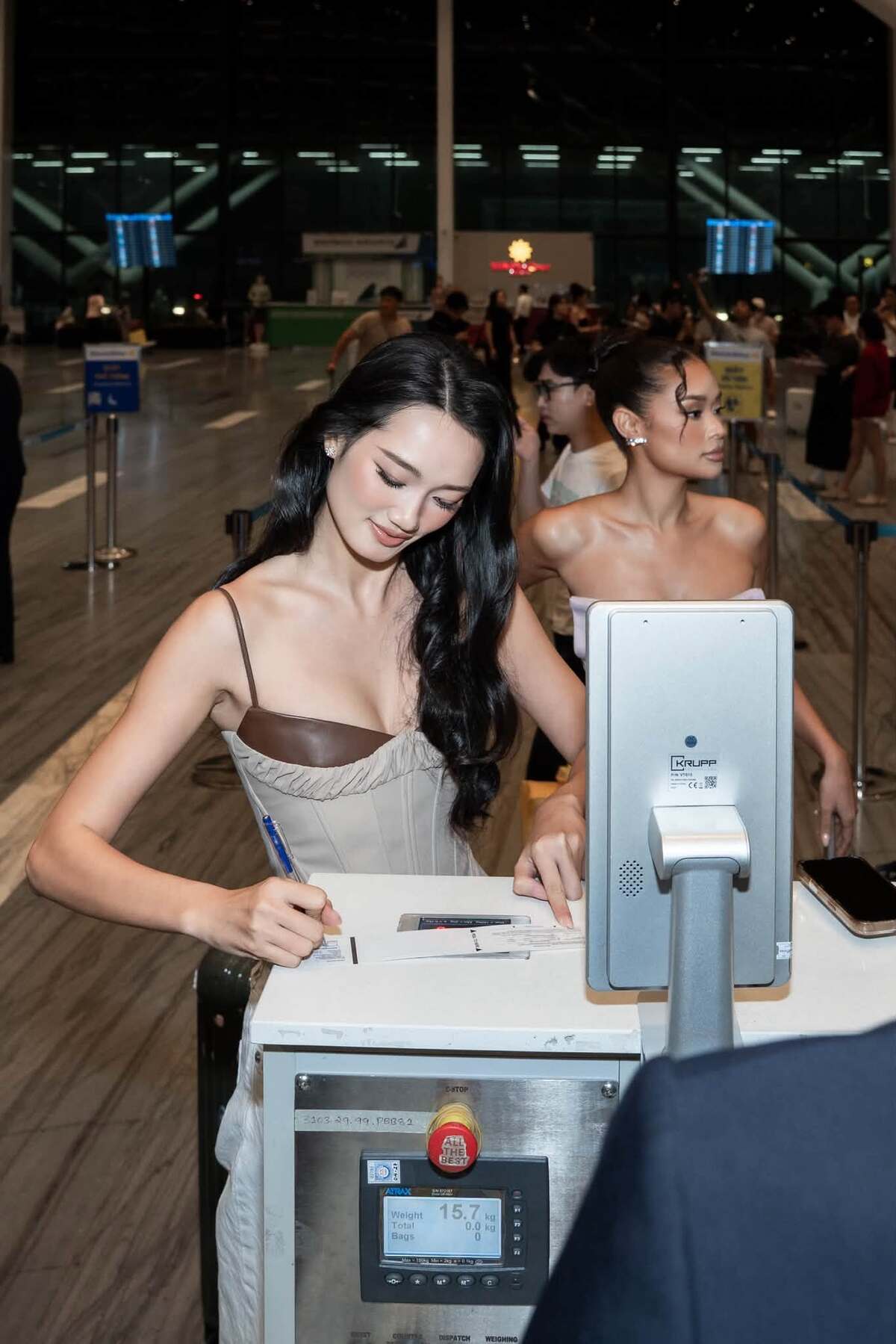 Ngày 24/9, Quỳnh Anh cùng 29 thí sinh có mặt tại Hải Phòng, bắt đầu hành trình Miss Universe Vietnam 2026. Người đẹp sinh năm 1999, quê Hà Nội.